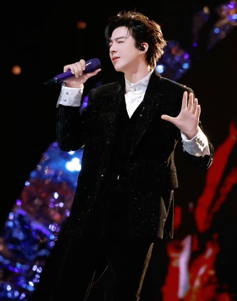 劉宇寧近來忙碌於巡迴演唱會。（圖／翻攝自微博）