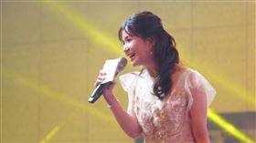 吳怡霈主持尾牙，形容宛如參加研討會。（圖／翻攝自臉書）