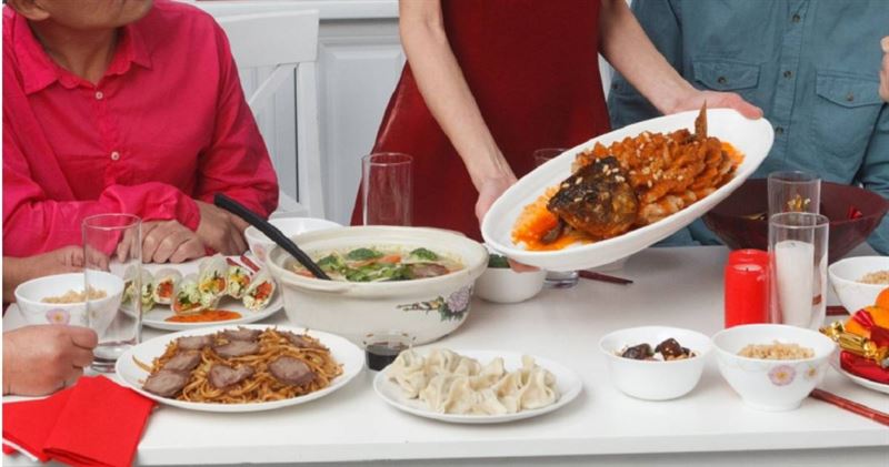 婆婆嫌年菜難吃 人妻:娶媳婦就全家沒用