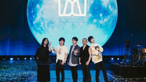 阿信開唱突索吻　爆大咖嘉賓：下台跑最快