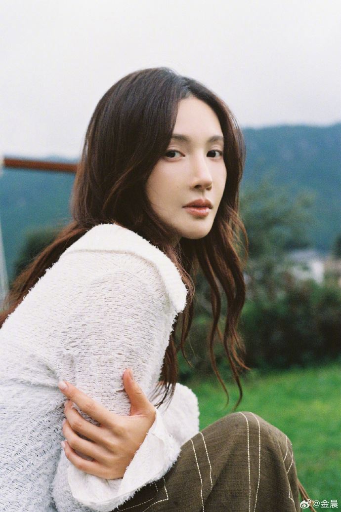 金晨的外貌變化再度成為網友討論焦點。（圖／翻攝自微博）