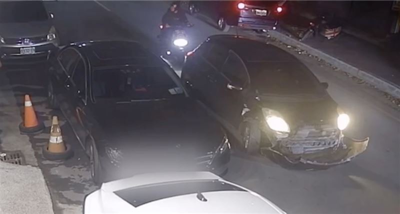 事故發生後林男未停下查看，反而向前滑行至崇德殯儀館旁遭熱心民眾攔下。（圖／翻攝畫面）