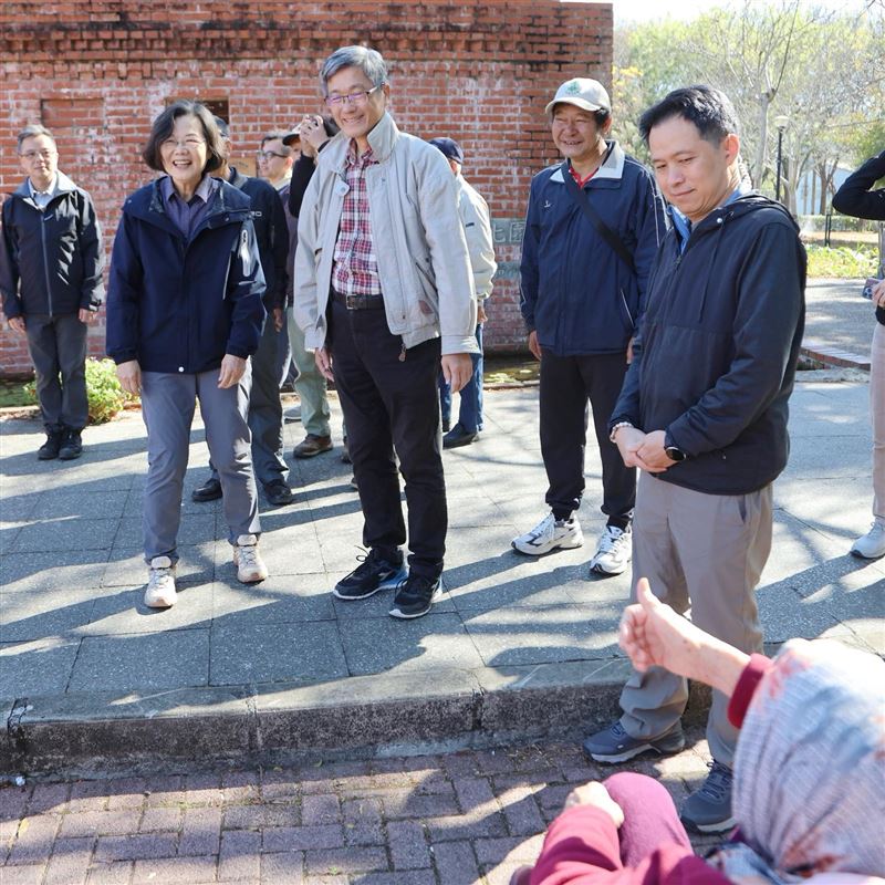 前總統蔡英文今（1）日在臉書發文指出，她二訪在她任內推動「浪漫台三線」的「樟之細路」。（圖／翻攝蔡英文臉書）