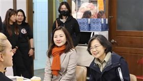 前總統蔡英文今（1）日在臉書發文指出，她二訪在她任內推動「浪漫台三線」的「樟之細路」。（圖／翻攝蔡英文臉書）