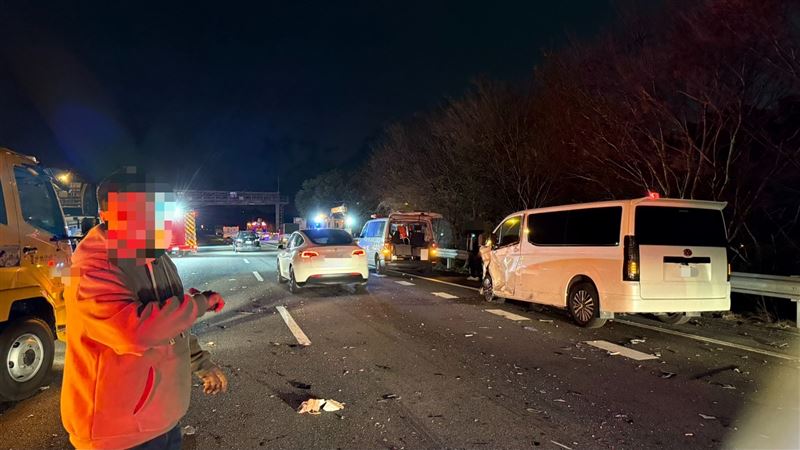 蘇男疑似因未注意前方狀況撞上洪女車輛。（圖／翻攝畫面）