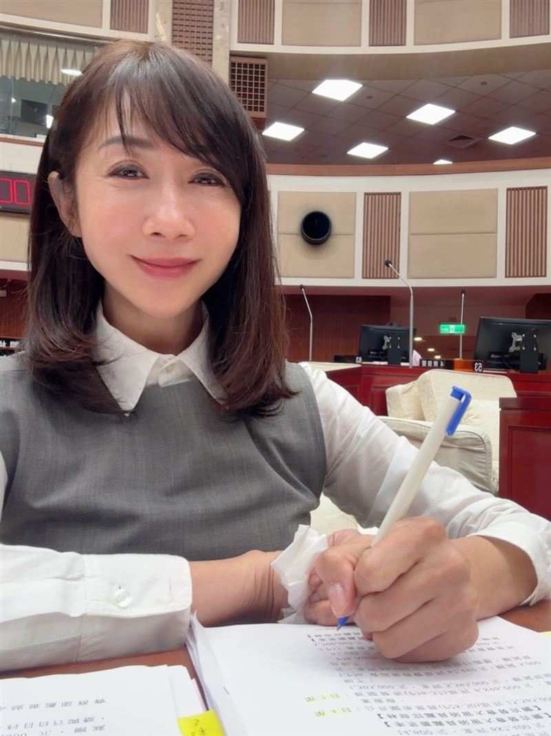 民進黨台北市議員許淑華則說，如果自己中樂透，除了珍奶外加饒河夜市胡椒餅，要分給市民好朋友。（圖／翻攝自許淑華臉書）