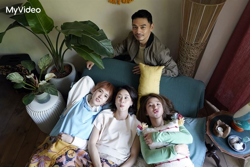 鍾瑶（中）分享現實生活是標準的「理性雷達型閨蜜」。（圖／台灣大哥大MyVideo提供）