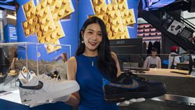 Nike Air Force 1黃金極作版黃金鞋。（圖／品牌業者提供）