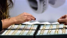 印尼1名婦人近日出售珍藏逾20年的黃金飾品。（示意圖／翻攝自Pixabay）