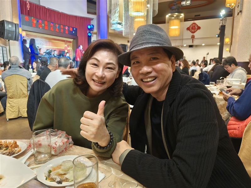 陳凱倫曬出與張月麗合照。(圖/翻攝自陳凱倫臉書)