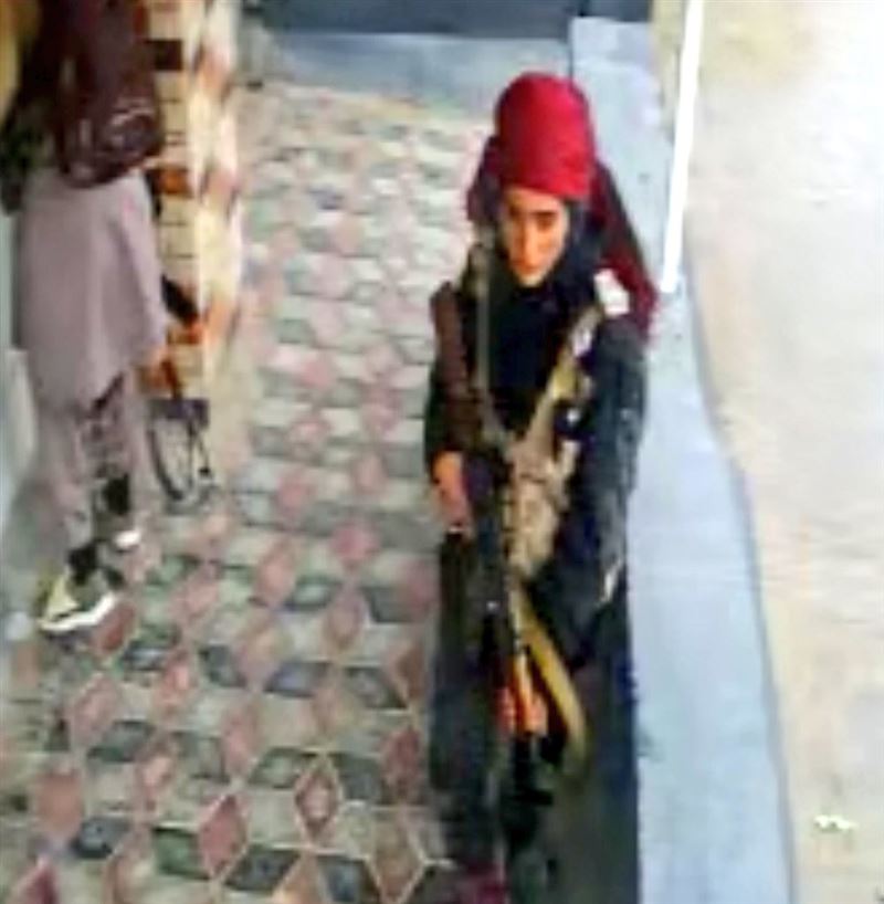 「俾路支解放軍」發布的影片顯示有女性戰鬥人員參與攻擊，顯然是宣傳行動的一部分。（圖／翻攝自X平台 @kozamli）