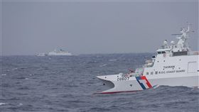 圖為海巡署八里艦監控中國海警船。（中央社檔案照片）