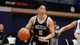 宋昕澔率政治大學奪下跨季63連勝。（圖／大專體總提供） 