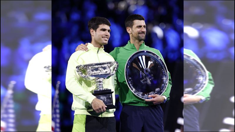 喬科維奇（Novak Djokovic）（右）在澳網男單決賽不敵球王艾卡拉茲（Carlos Alcaraz）。（圖／翻攝自X平台 @AustalianOpen）