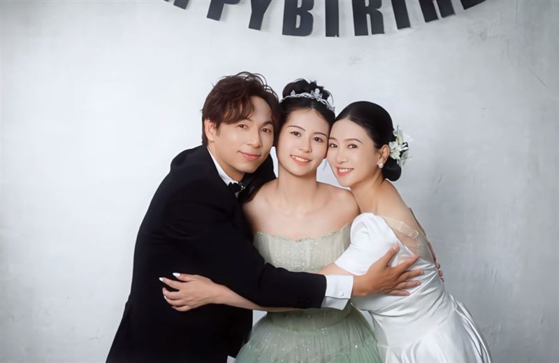 自己捨不得買!女星買香奈兒包送18歲愛女