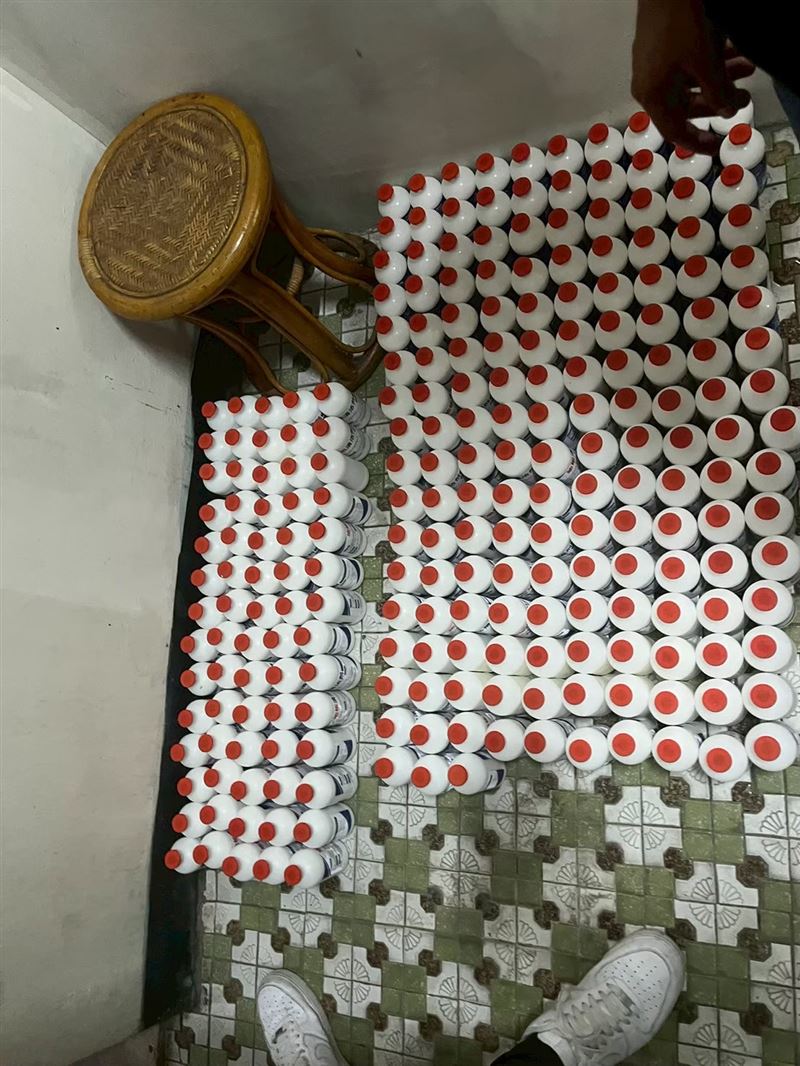 檢方查扣非法動物用疫苗共計1886瓶。（圖／翻攝畫面）