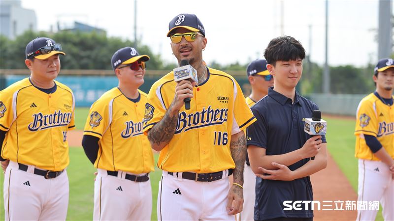 叔叔是「建仔殺手」 兄弟外籍教練好吃驚
