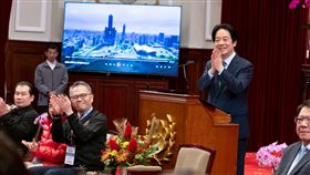 總統賴清德今（2）日接見亞太資通訊科技聯盟大賽APICTA Awards 2025獲獎代表隊。（圖／總統府提供）