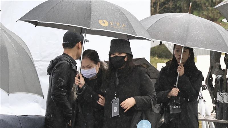 S媽忍悲現身金寶山！大S紀念雕像下午揭幕