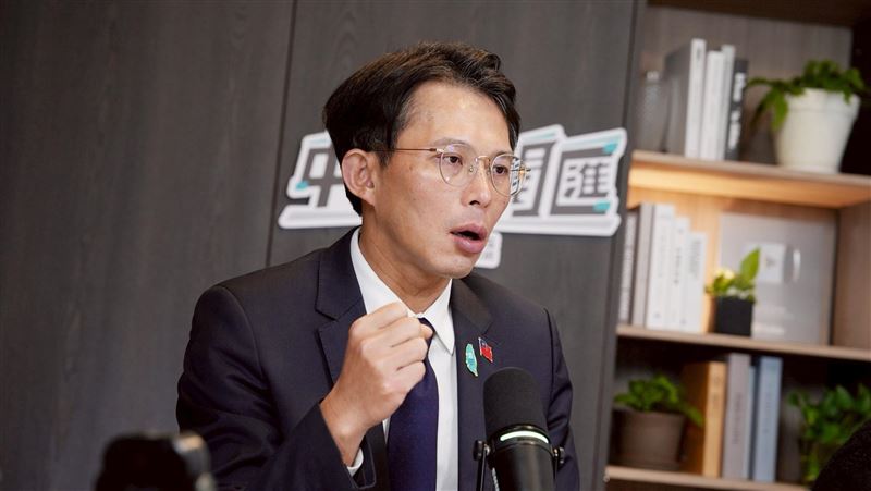 黨主席沒薪水!黃國昌卸立委重披律師袍