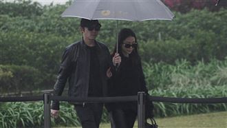 大S紀念雕像曝　謝欣穎、王柏傑現身悼念