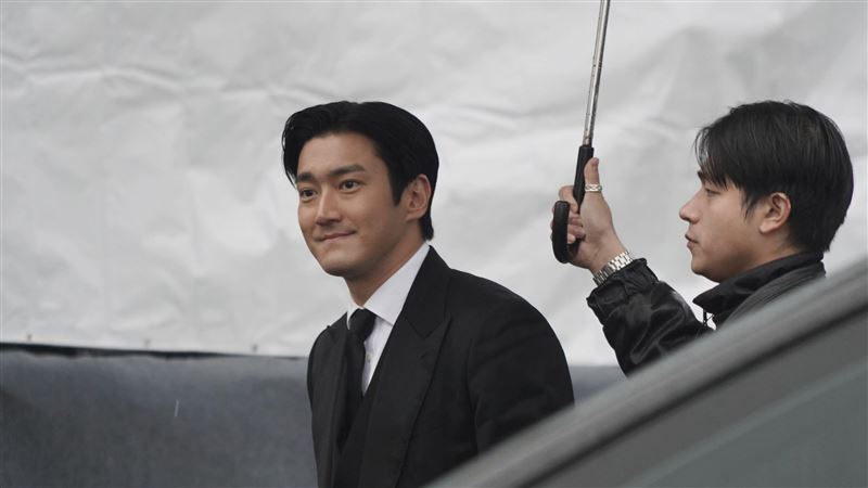 大S對年SJ始源突現身致意！小S現場對話曝