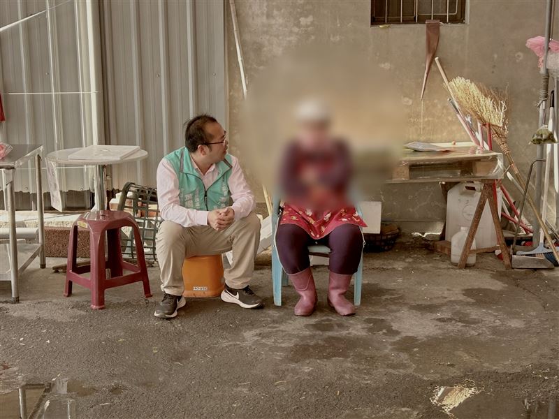 陳永聰表示，這次多虧葉繼元的及時通報，才能讓54歲的大許先生圓滿的走完最後一哩路。他感慨道，制度與法律有時難以觸及社會最隱蔽的暗角，但多虧有很多像繼元這樣熱心的年輕人深耕地方、敏銳察覺，才能順利解決案家的燃眉之急，不讓遺憾在沉默中擴大。（示意圖，與本報導無關；照片經變色處理／翻攝自葉繼元臉書）