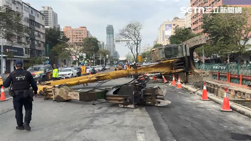 新／打樁機「翻了」差一步造成大禍