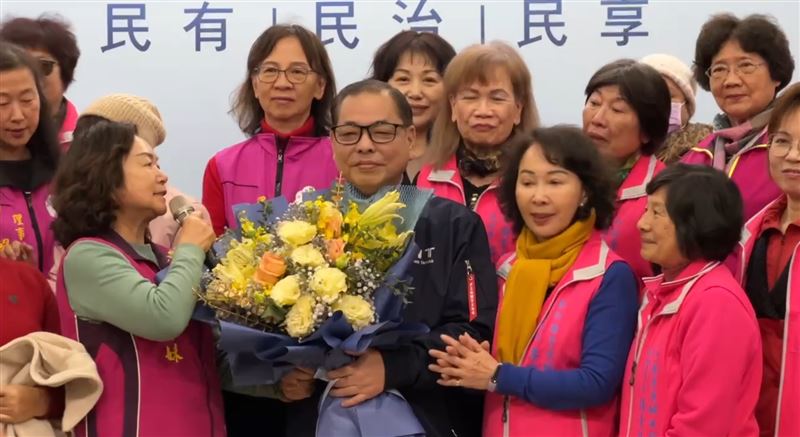 徐欣瑩轟「球員兼裁判」陳見賢辭黨部主委