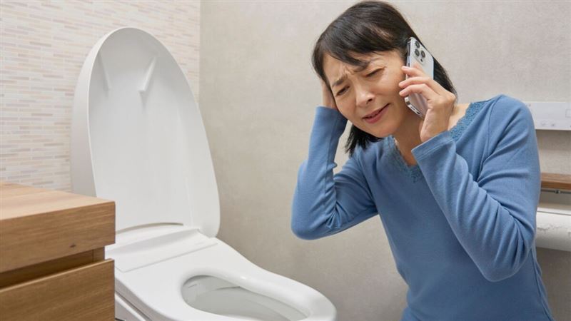 馬桶堵塞、排水孔臭味？9大水管阻塞警訊　用對疏通方法先自救。示意圖：來源Shutterstock（圖／桃園電子報提供）