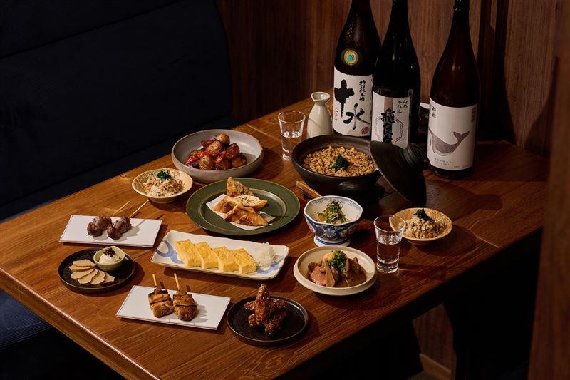 「inari × TORIMACHI特別客座企劃」以雞料理為核心，結合燒鳥、釜飯與多款創新料理。。（圖／品牌業者提供）