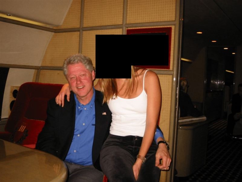 淫魔富豪案解密：柯林頓遭爆搭「蘿莉塔專機」至少16次。（圖／翻攝自X平台 @HustleBitch_）