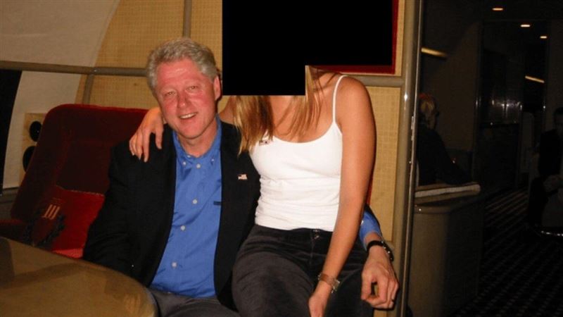 柯林頓遭爆搭淫魔專機16次 共浴照流出