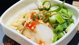 營養師呂美寶分享，選對沾醬，不僅能讓火鍋更美味，也能兼顧低鈉、促進循環與抗發炎。（翻攝自臉書食物的力量．呂美寶營養師）