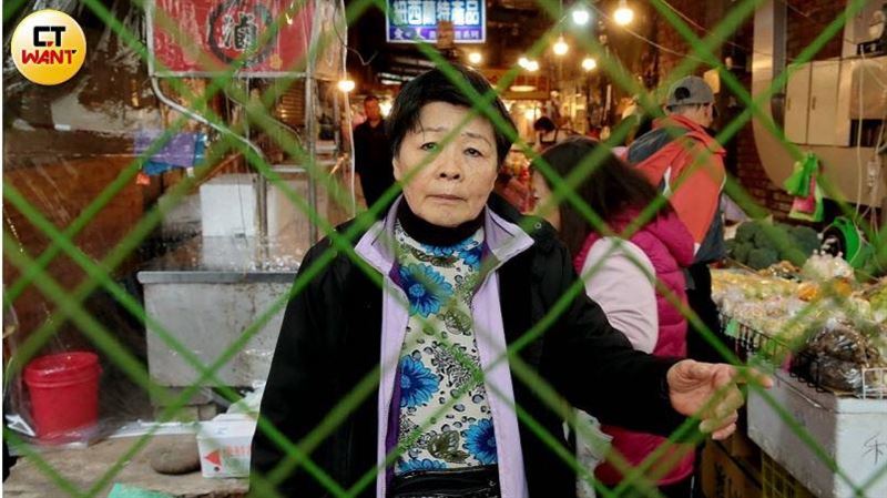 老年喪子養孫 南門市場雞捲姨失飯碗哭了