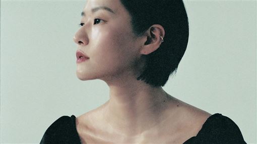 韓樂壇才女簽給金曲歌后　出書揭家暴陰影