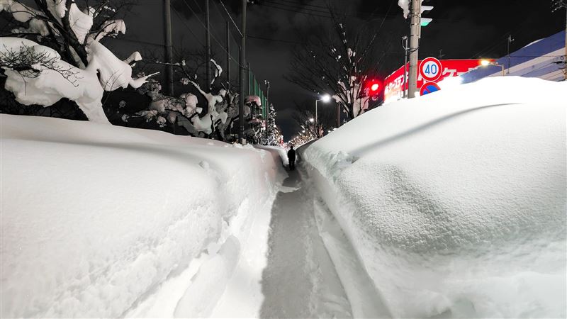日本暴雪釀27死百傷　青森積雪逾1.8公尺
