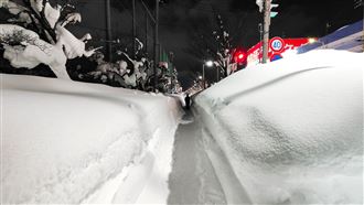 日本暴雪釀27死百傷　青森積雪逾1.8公尺