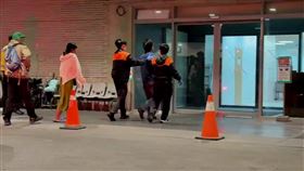 台東縣一名男子自稱疑因誤食不明菇類身體不適送醫。（圖／翻攝畫面）