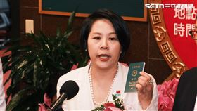 李貞秀喊自己只有中華人民共和國國籍，隨後又改口稱自己只有中華民國護照。（圖／記者楊士誼攝影）