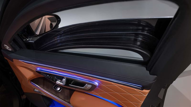 全車玻璃與鈑件皆達 VR10 防彈等級。（圖／翻攝Mercedes-Benz網站）