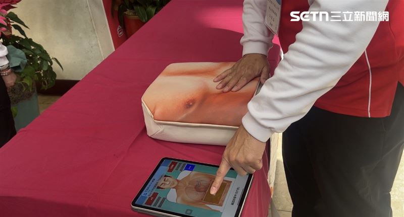 由科技公司進一步建置AI「智慧急救訓練模組（阿榮）」，預計於今年2月初正式上市。（圖／記者蔣季容攝影）