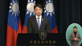 外交部發言人蕭光偉主持例行記者會（圖／翻攝自外交部YT）