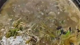 四川省成都市近日發生一起因食用自製特色火鍋引發的集體中毒事件，引發關注。（圖／CTWANT）