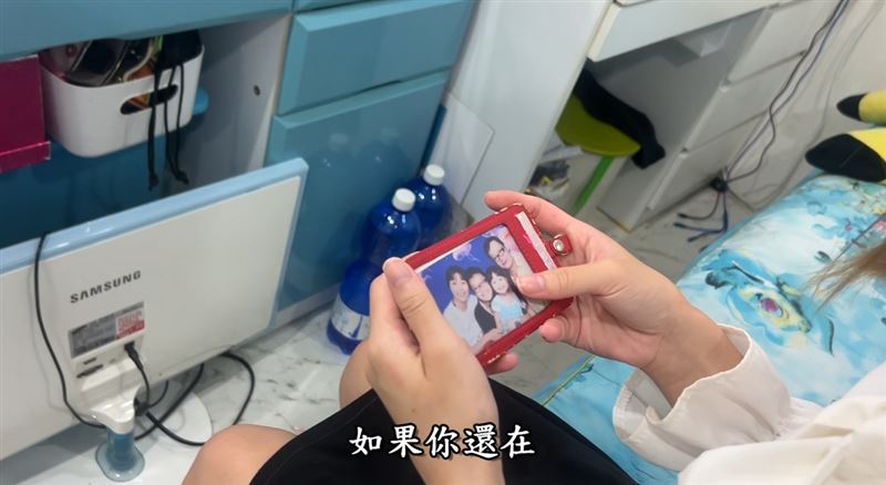 媽，你的名字叫勇敢！單親媽媽面對夫死子車禍險成植物人的【天崩地裂】，苦熬七年等到兒子奇蹟康復結婚，在婚宴上說：【我先生不能來，但我相信他在天上一定也很開心。】一番話逼哭在場所有人。（圖／翻攝自《她的名字叫勇敢》YT）