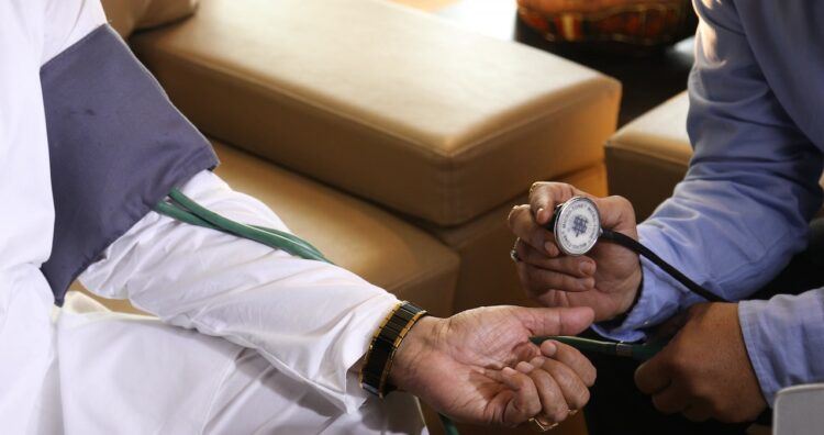 春節醫療服務一次看！慢性病患提前領藥，北市聯醫開設傳染病特別門診。（圖／醫健新聞網提供）