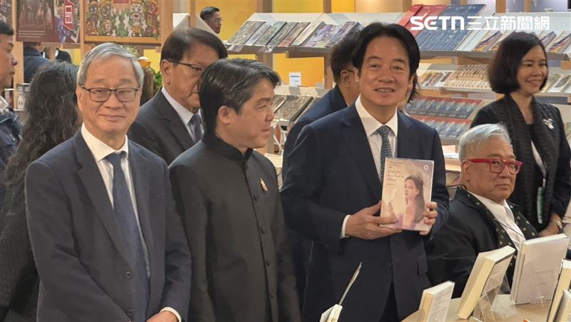 總統賴清德逛主題國泰國展區。（圖／記者柯美儀攝影）