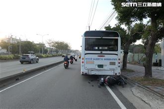 公車台灣大道違停路肩　女騎士慘撞滿身傷