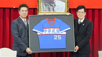 捐職棒生涯文物　陳義信：沒榮工處就沒我