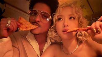 火星人曬Rosé合照　揭兩人演出後先做1事